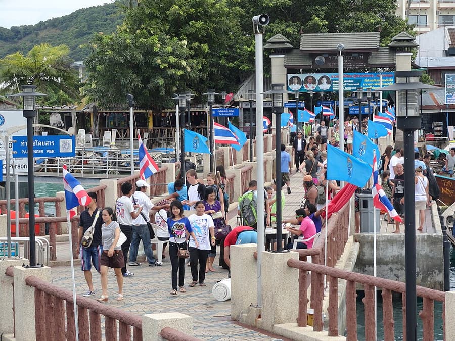 Travellers on Tonsai Pier, Koh Phi Phi Don